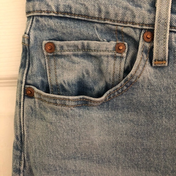 Levi’s 501 Button Fly 28/28 Iconic Denim Light Wash Jeans - Picture 16 of 16